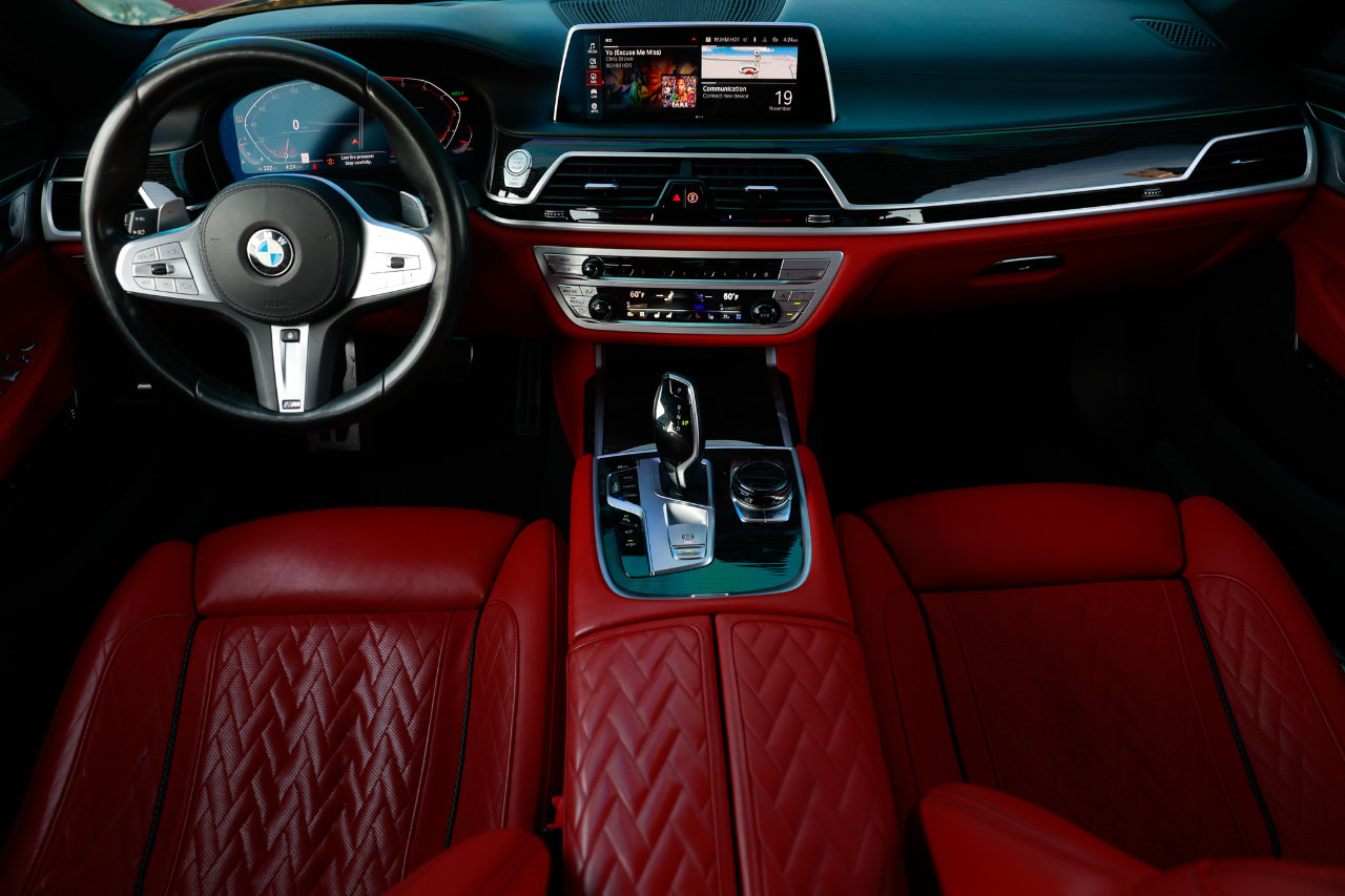 Used 2021 BMW 750i xDrive w/ Luxury Rear Seating Package image 2