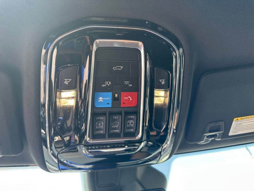 Used 2023 Jeep Grand Cherokee Summit image 32