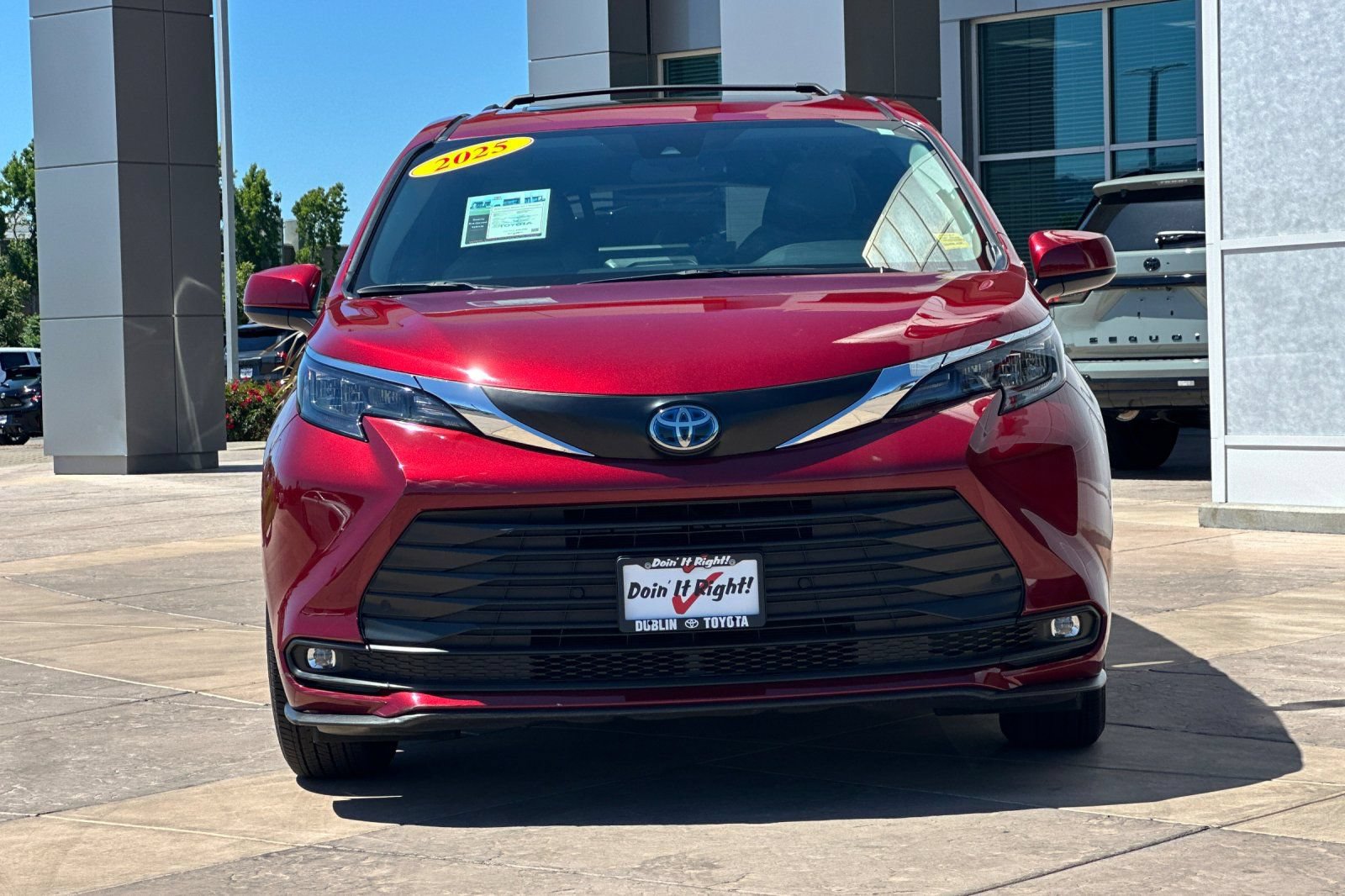 Used 2025 Toyota Sienna XLE FWD image 10