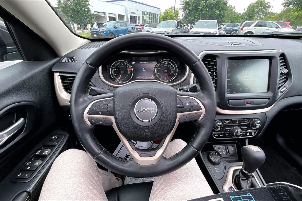 Used 2016 Jeep Cherokee Limited AWD/4WD image 5