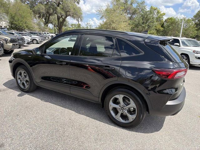 Used 2025 Ford Escape ST-Line AWD/4WD image 4