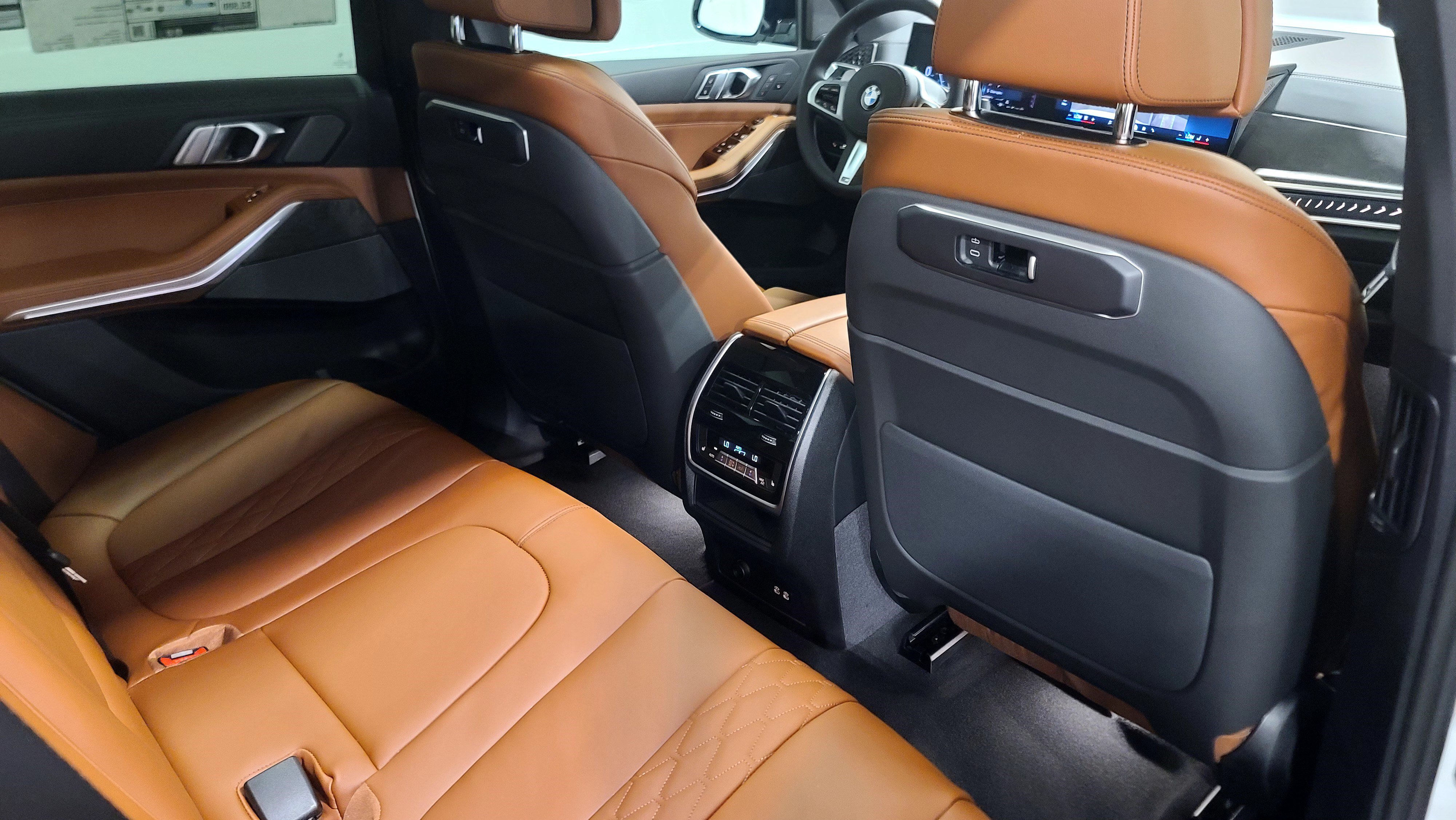Used 2026 BMW X5 xDrive40i w/ M Sport Package AWD/4WD image 28