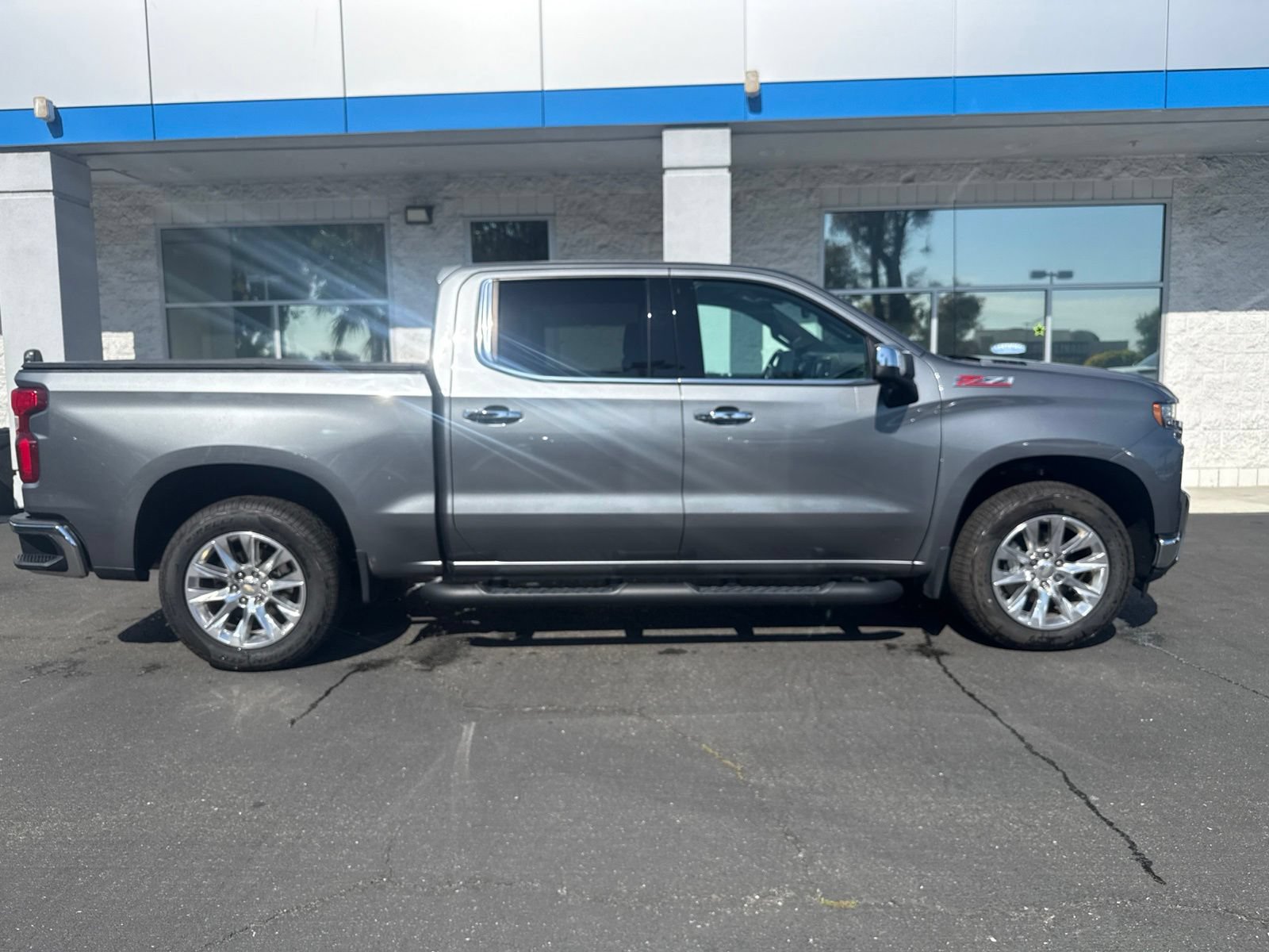 Used 2021 Chevrolet Silverado 1500 LTZ AWD/4WD image 6