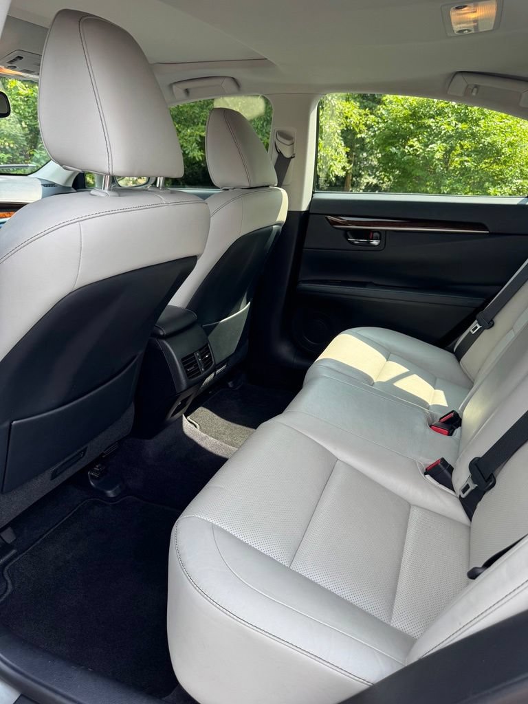Used 2015 Lexus ES 350 w/ Luxury Package FWD image 9