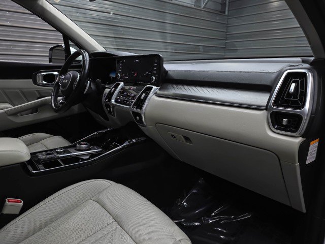 Used 2022 Kia Sorento SX Prestige w/ Panoramic Sunroof Package AWD/4WD image 12