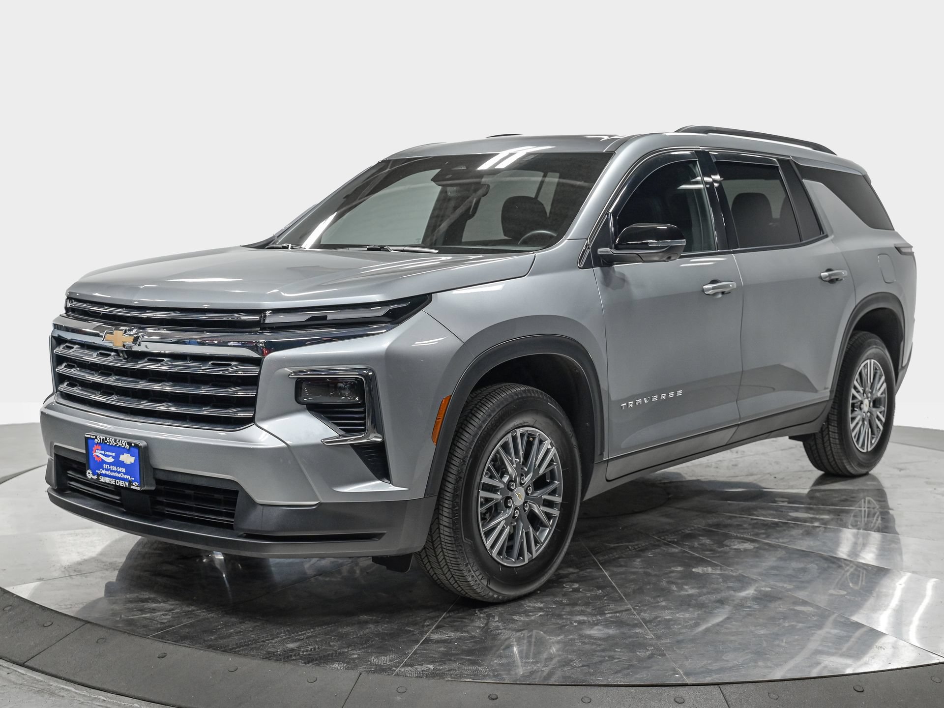 Used 2026 Chevrolet Traverse LT w/ Driver Confidence Package FWD image 1