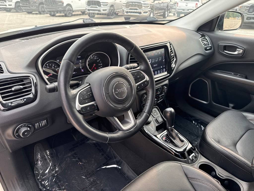 Used 2020 Jeep Compass Limited w/ Advanced Safety Group AWD/4WD image 2