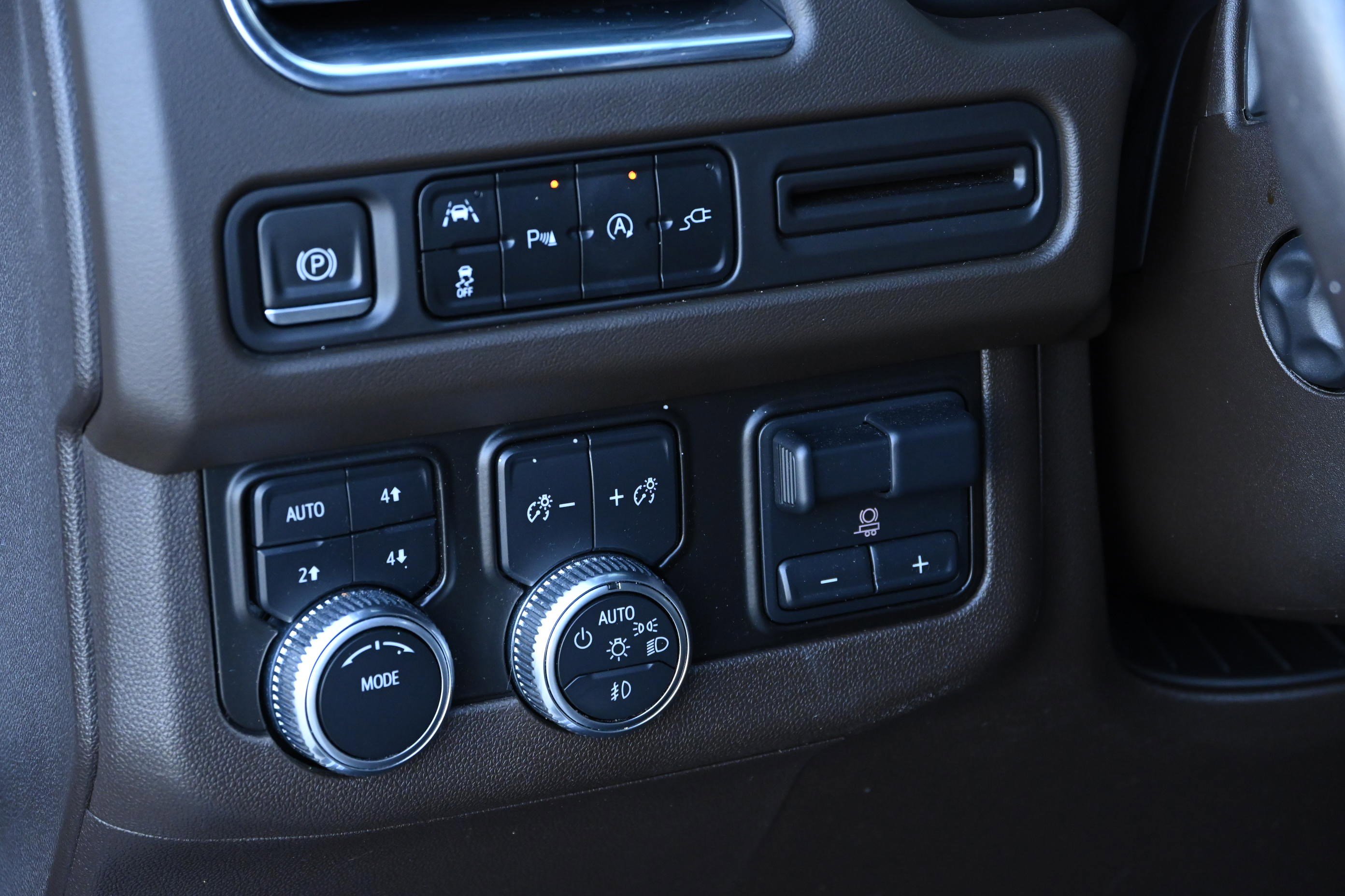 Used 2021 GMC Yukon SLT w/ SLT Premium Package image 28