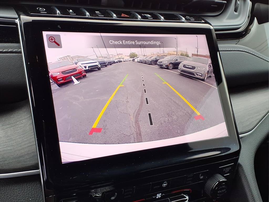 Used 2023 Jeep Grand Cherokee Limited w/ Luxury Tech Group II AWD/4WD image 4