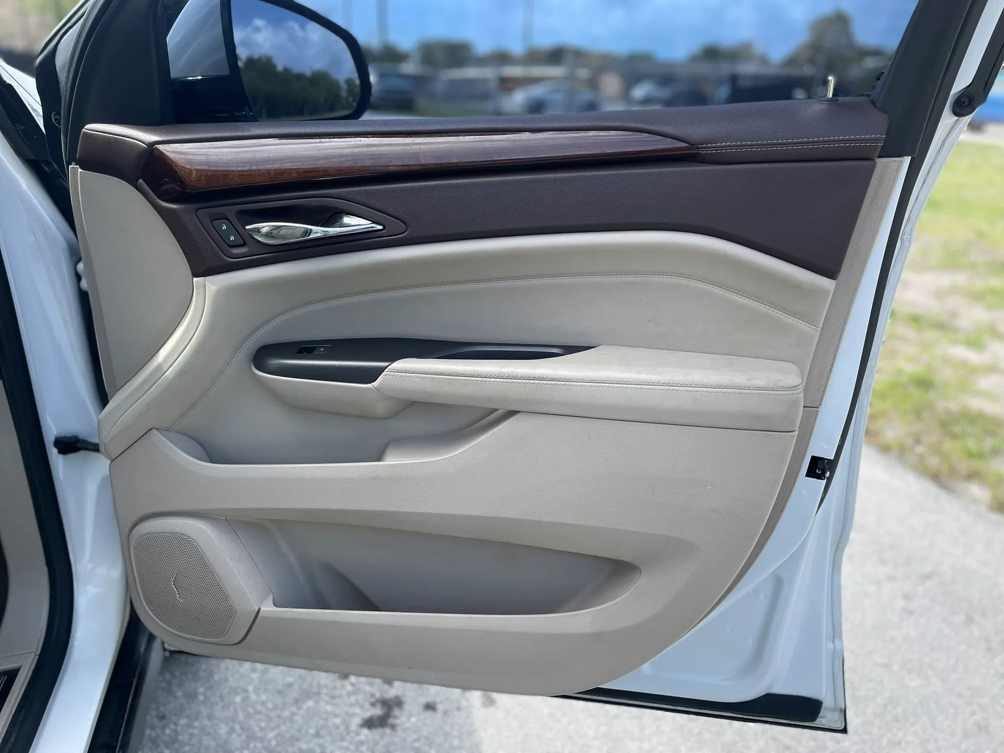 Used 2012 Cadillac SRX Luxury image 30