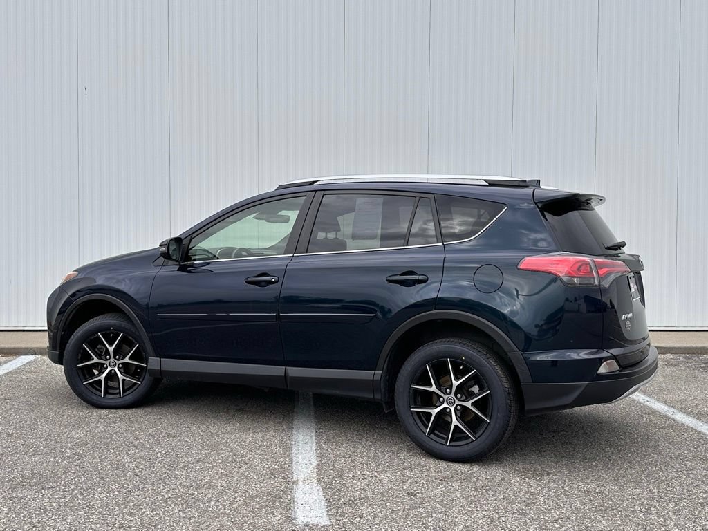 Used 2018 Toyota RAV4 SE w/ Power Extra Value Package AWD/4WD image 3