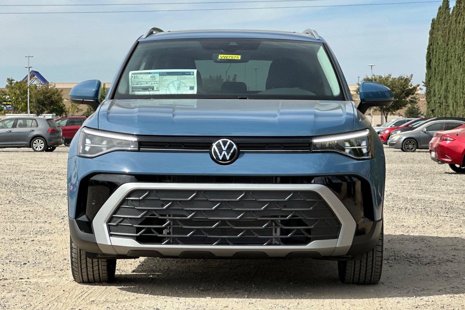 New 2026 Volkswagen Taos SE FWD image 9