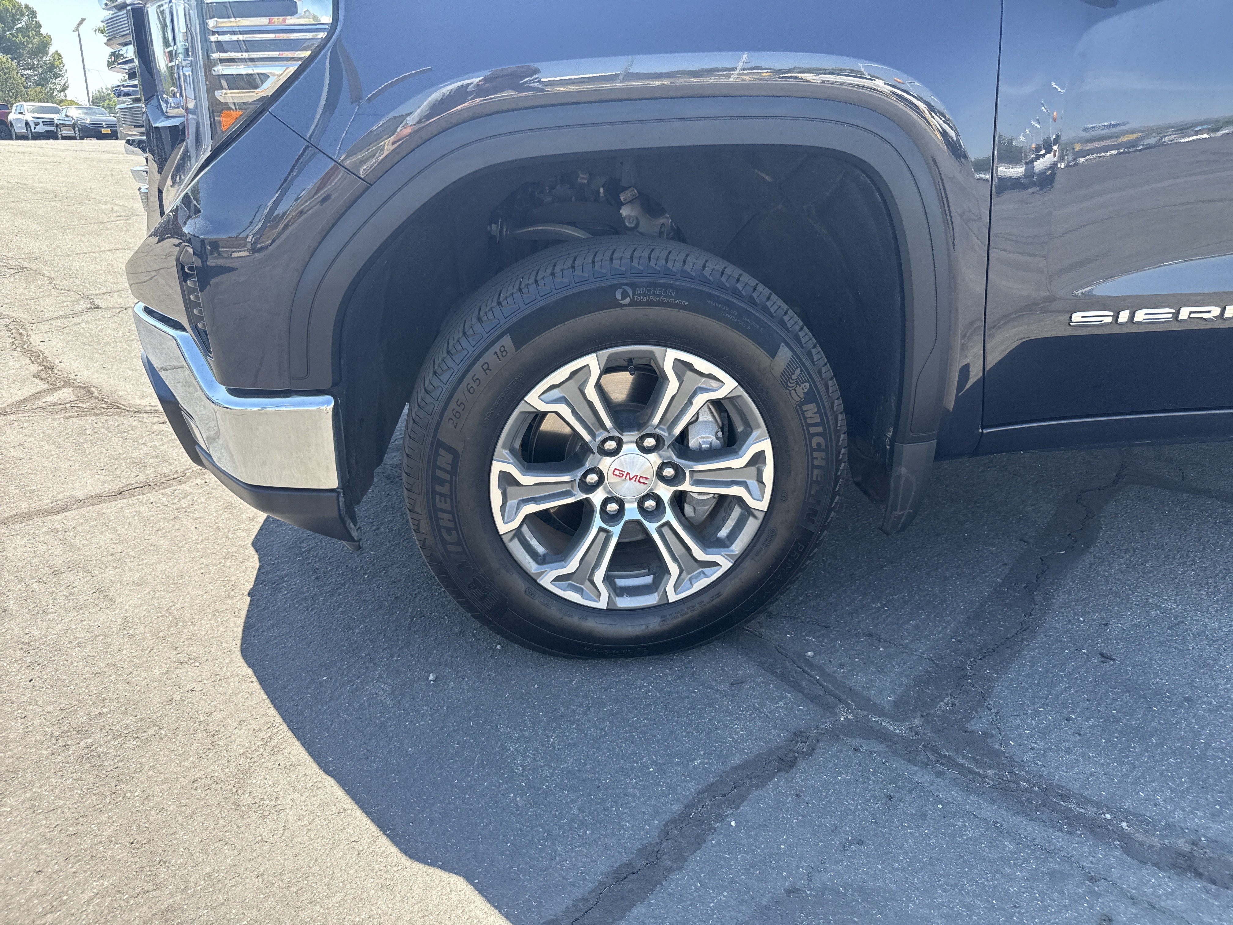 Used 2025 GMC Sierra 1500 SLT AWD/4WD image 10