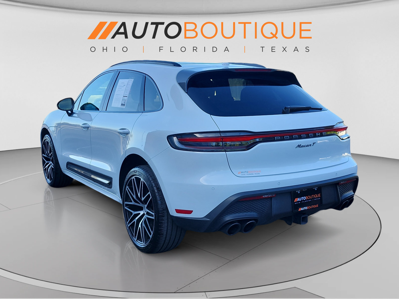 Used 2024 Porsche Macan AWD/4WD image 3