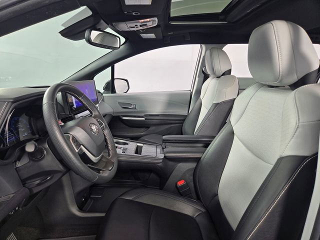 Used 2025 Toyota Sienna XSE FWD image 14
