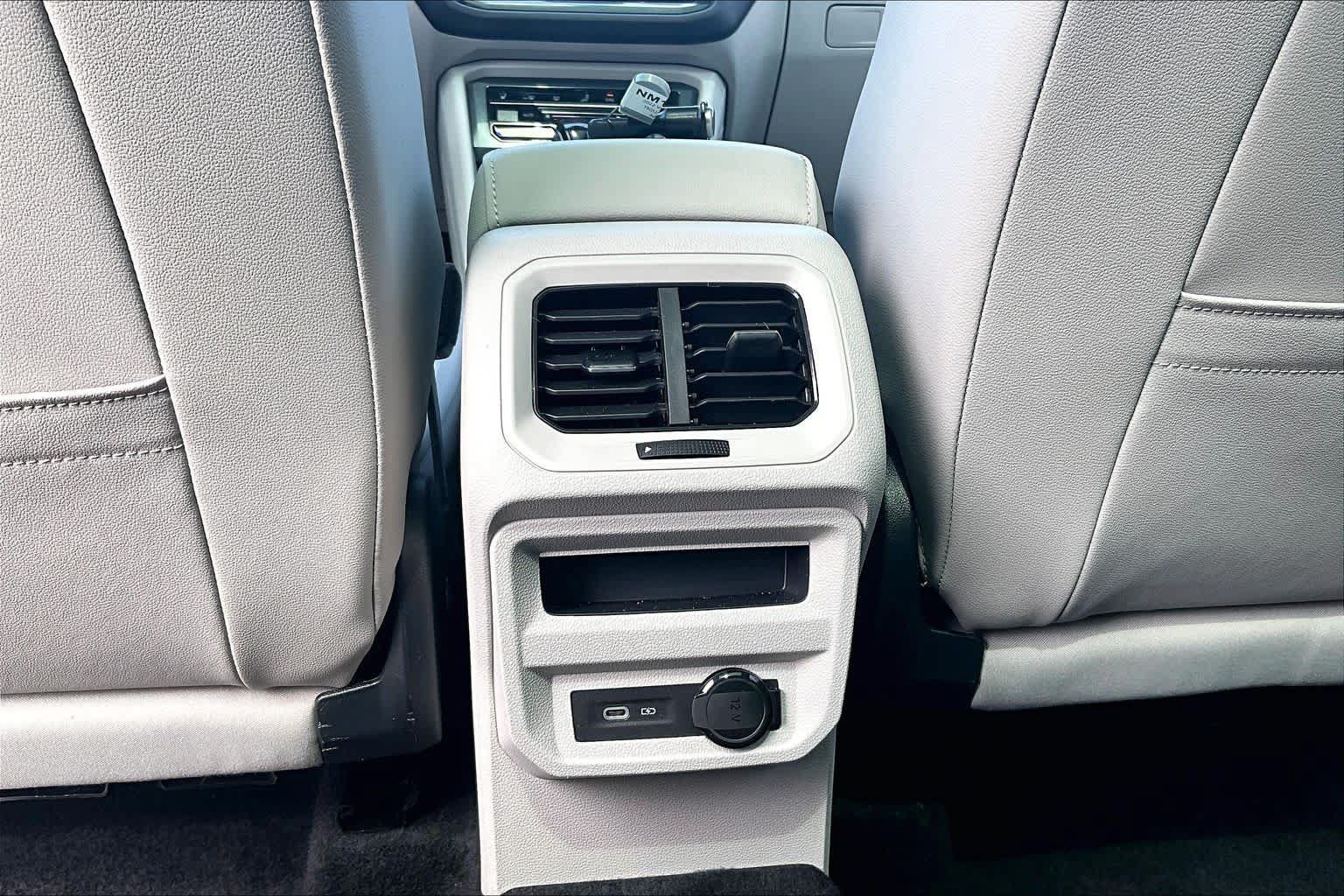 Used 2022 Volkswagen Tiguan SE R-Line AWD/4WD image 38