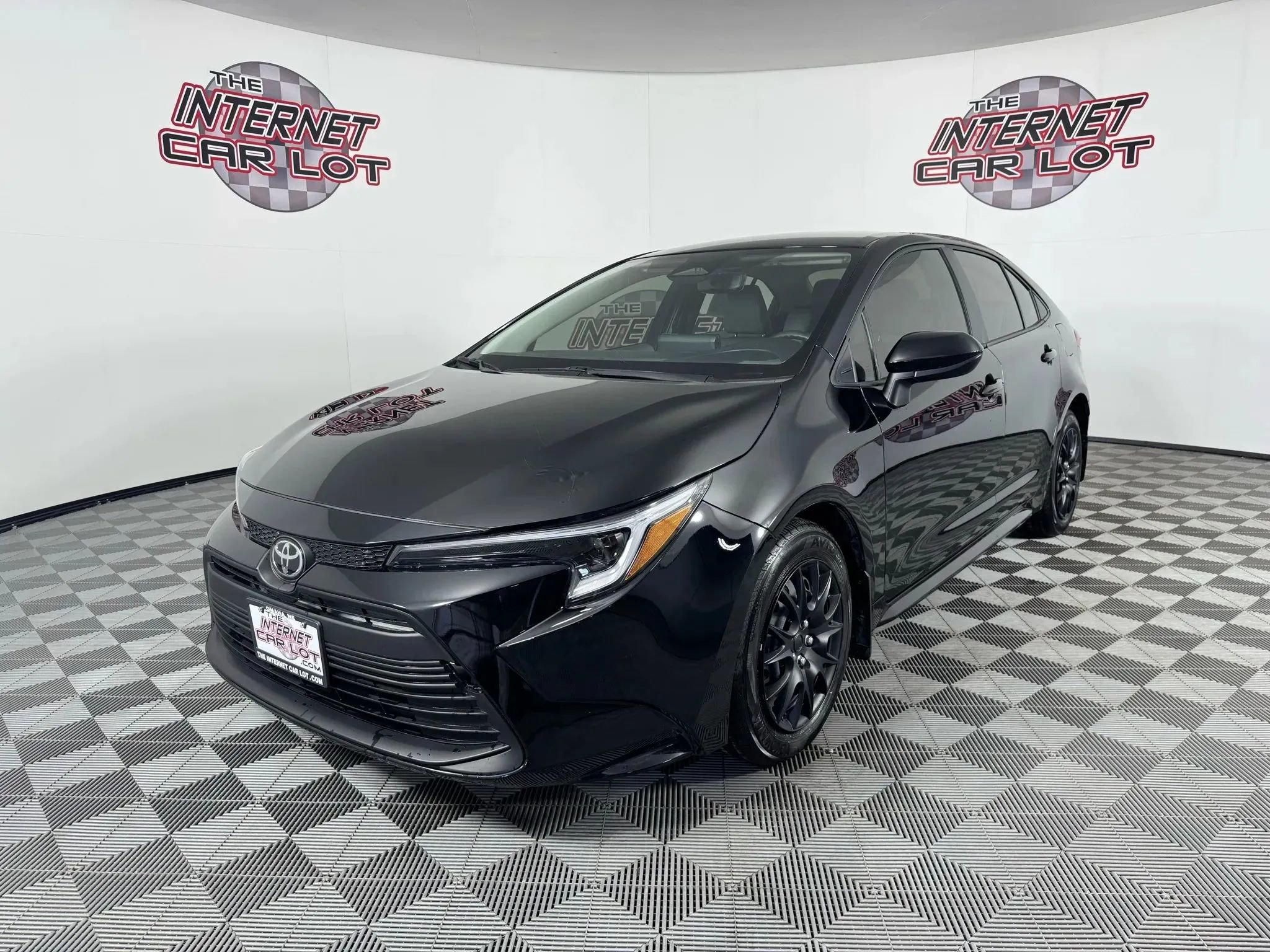 Used 2025 Toyota Corolla LE FWD image 3