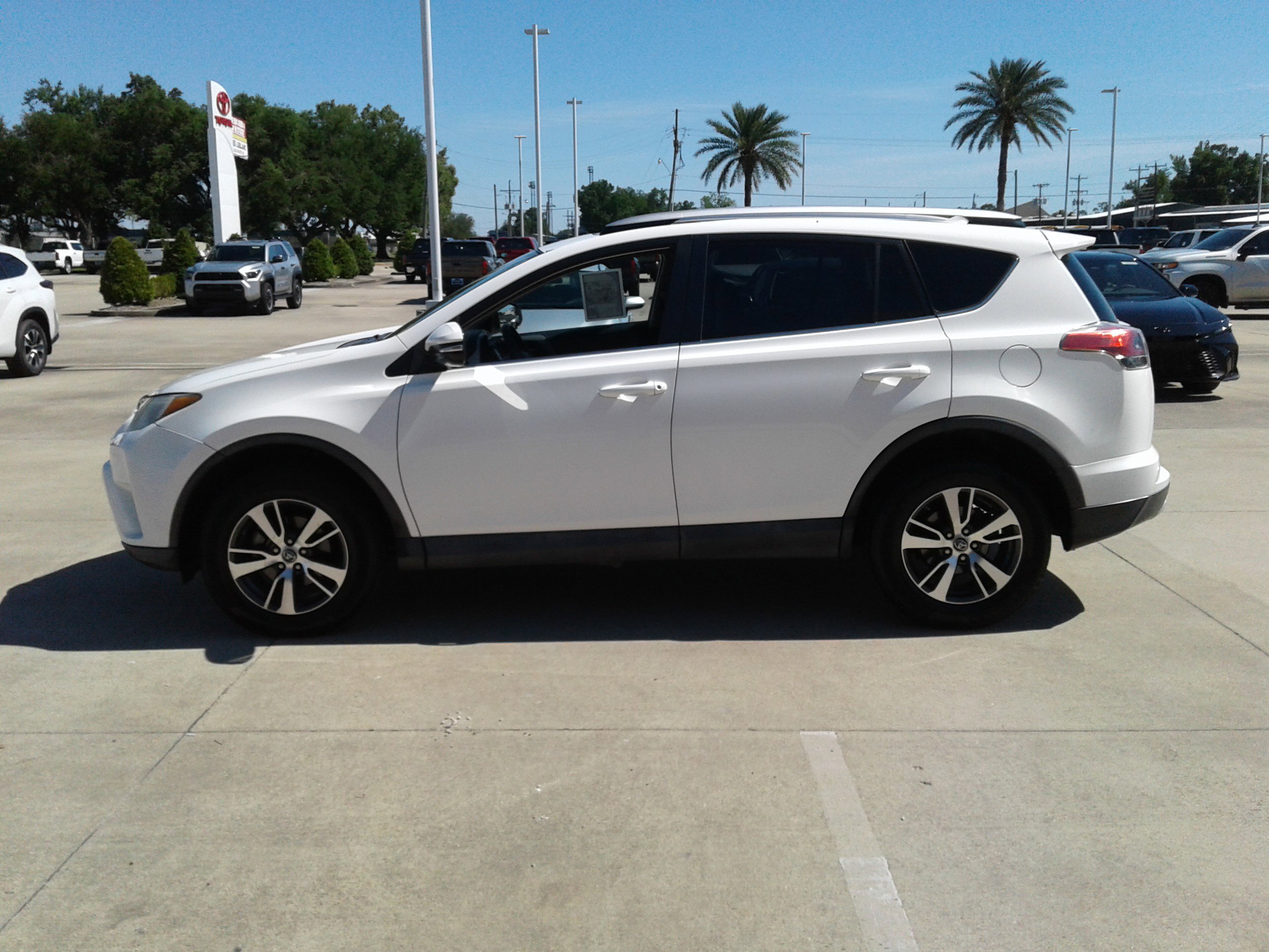 Used 2016 Toyota RAV4 XLE image 4