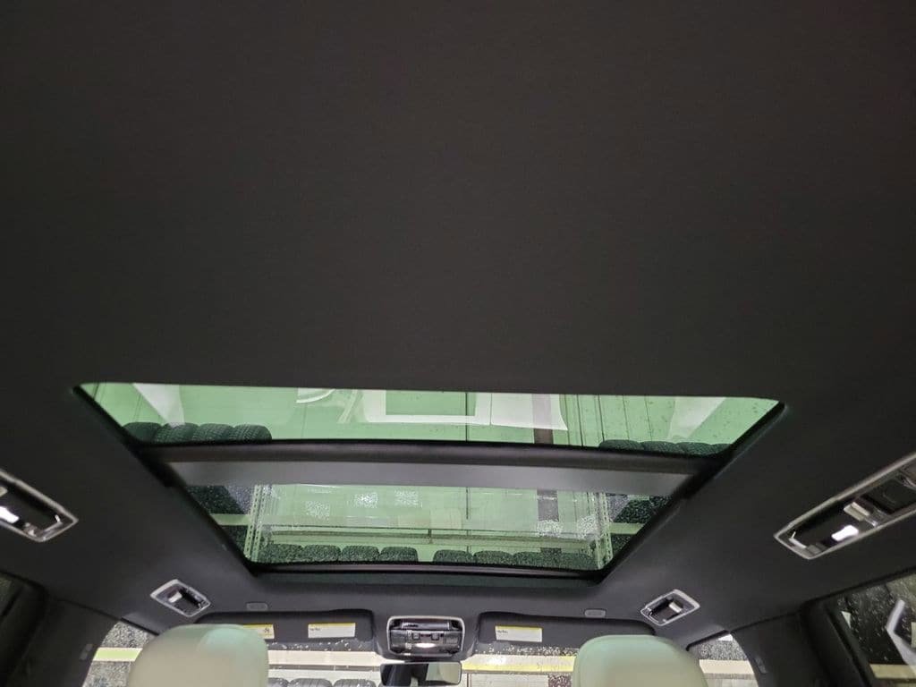 New 2026 Land Rover Range Rover Long Wheelbase SE AWD/4WD image 28