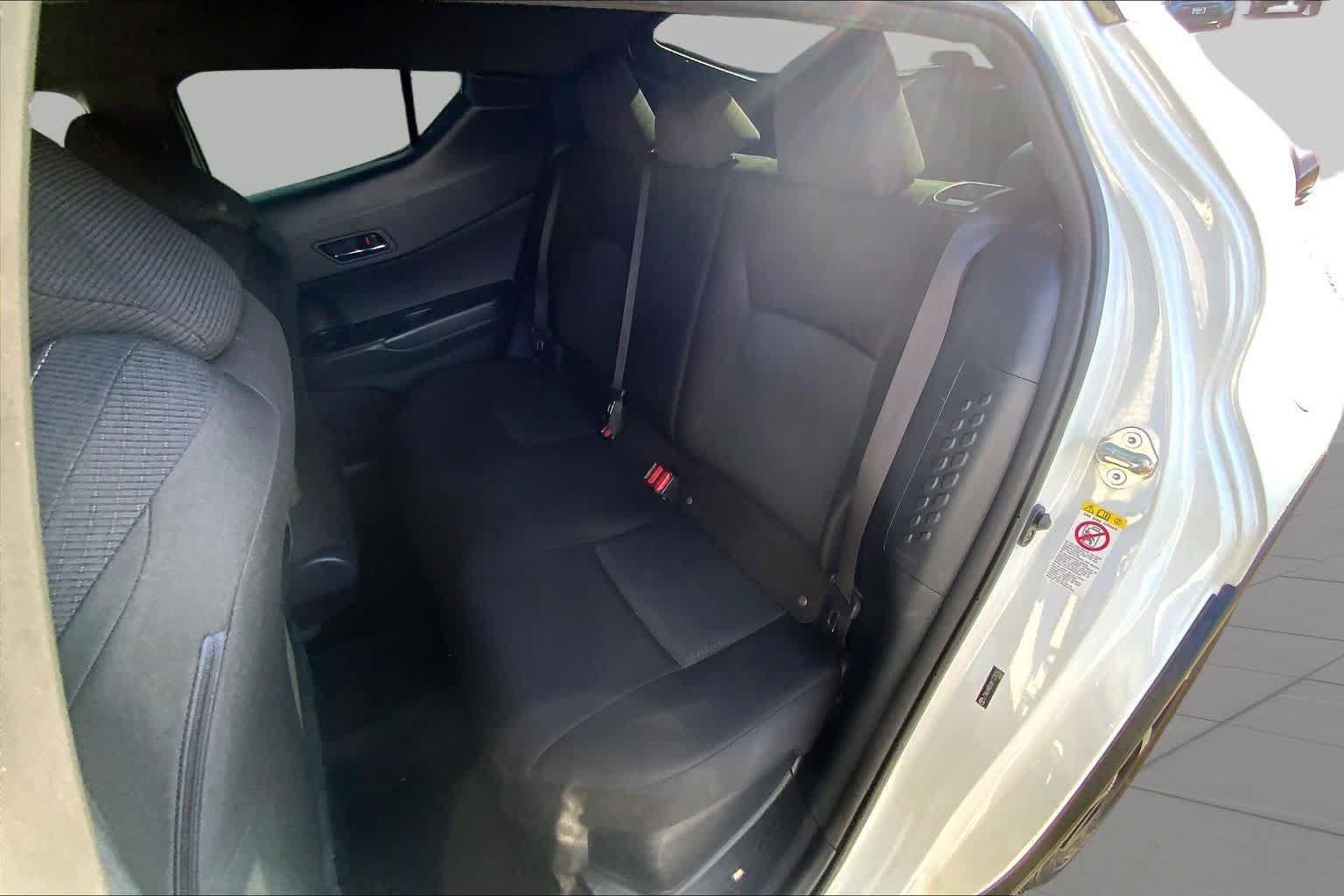 Used 2019 Toyota C-HR XLE FWD image 21