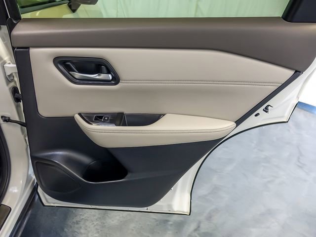 Used 2023 Nissan Rogue SL image 30