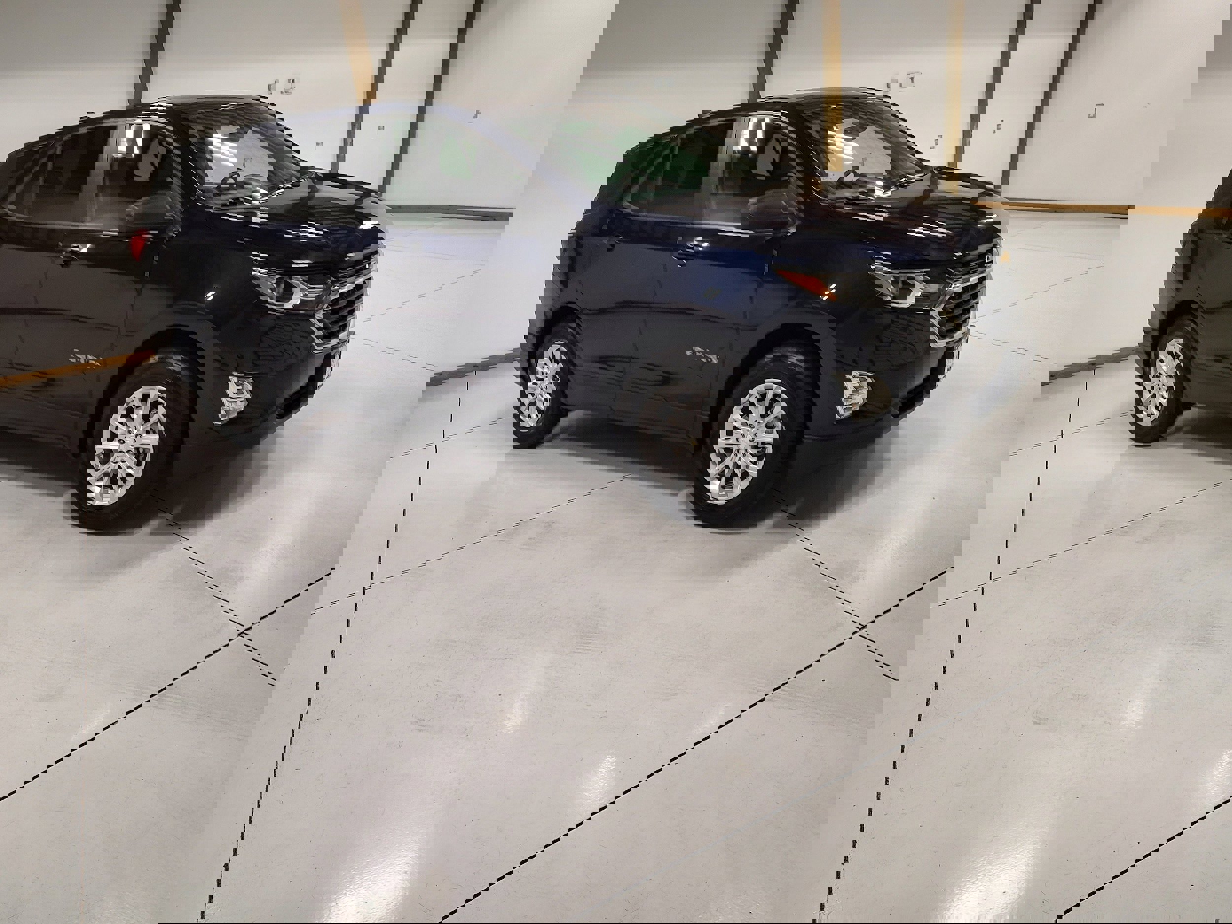 Used 2020 Chevrolet Equinox LS w/ LS Convenience Package image 2