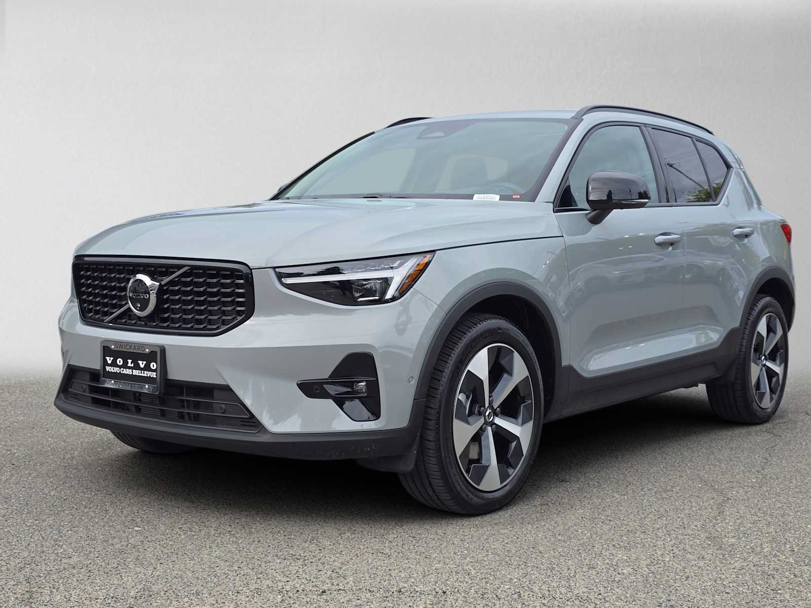 Used 2026 Volvo XC40 B5 Plus w/ Protection Package Premier AWD/4WD image 7