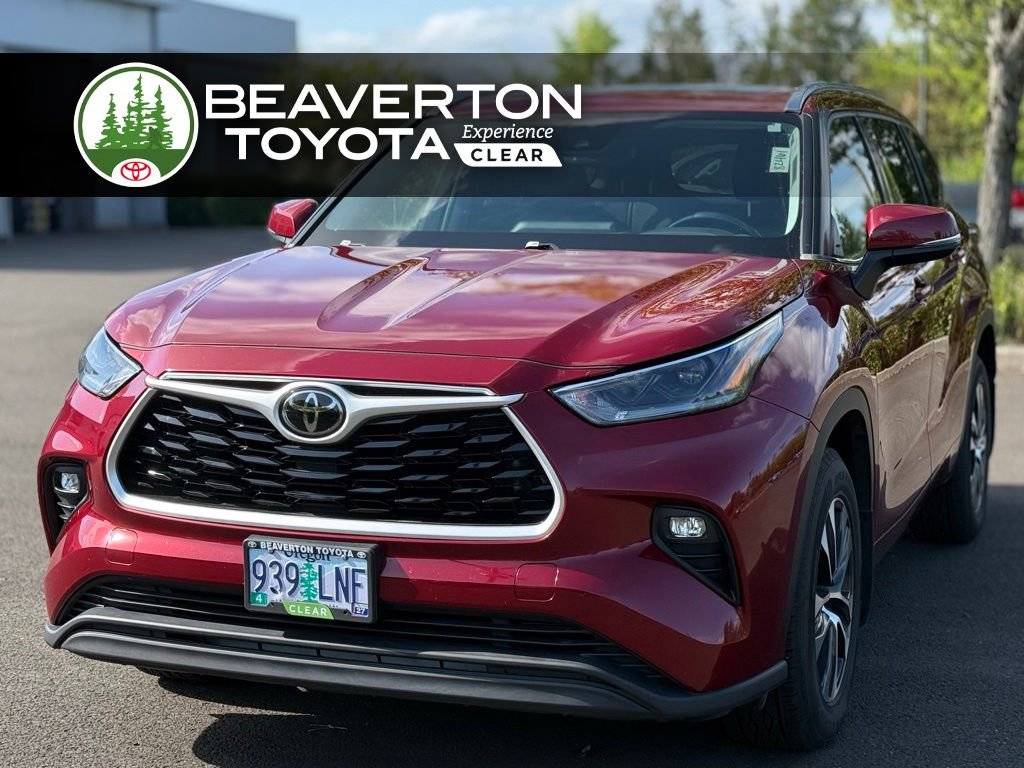 Certified 2021 Toyota Highlander XLE AWD/4WD image 1