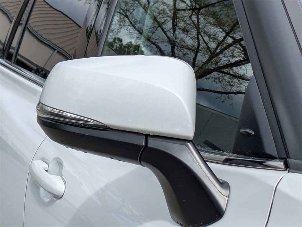 Used 2022 Toyota Highlander LE image 10