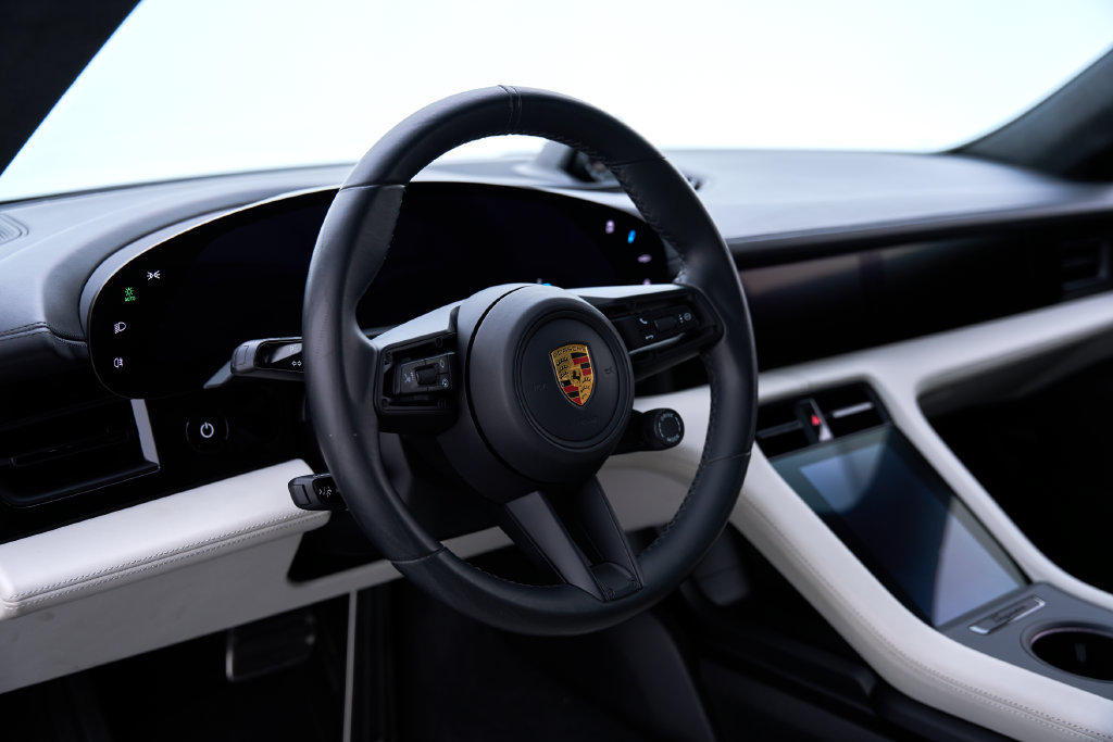 Used 2020 Porsche Taycan Turbo AWD/4WD image 2