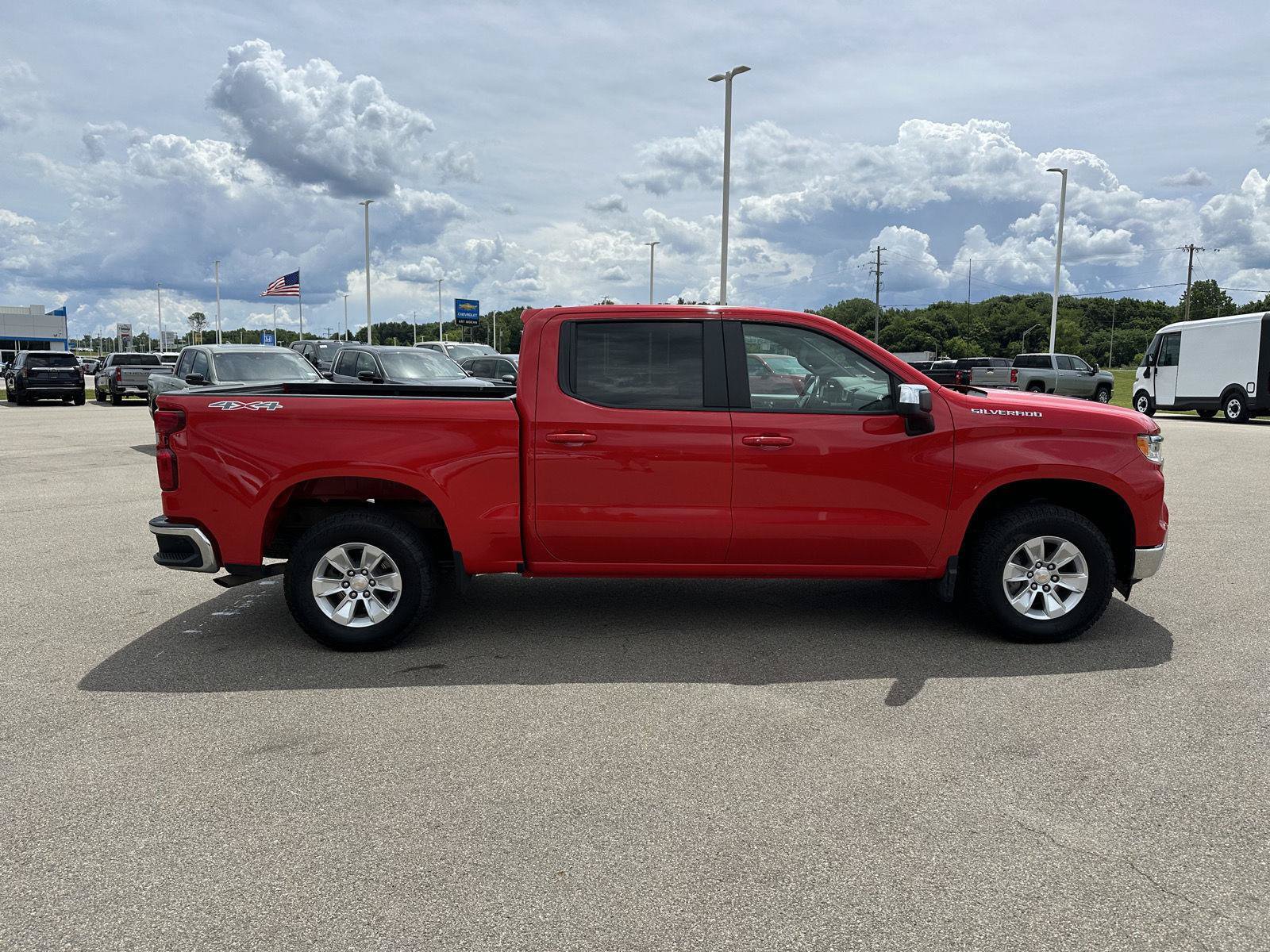 Used 2025 Chevrolet Silverado 1500 LT AWD/4WD image 11