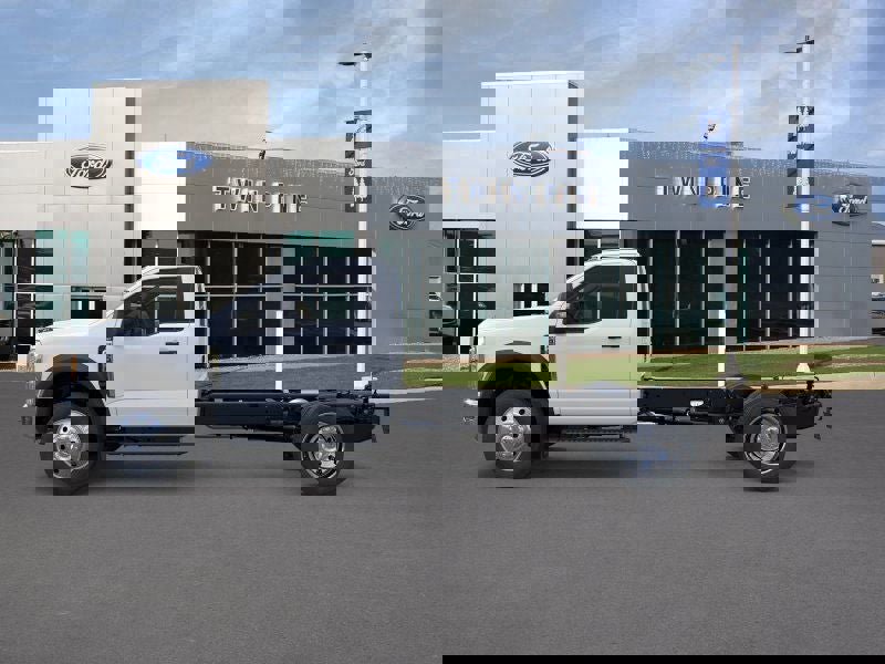 New 2025 Ford F450 XLT w/ XLT Value Package image 3