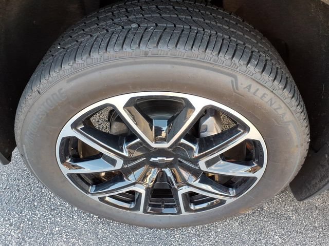 Used 2025 Chevrolet Suburban RST w/ Comfort Package AWD/4WD image 15