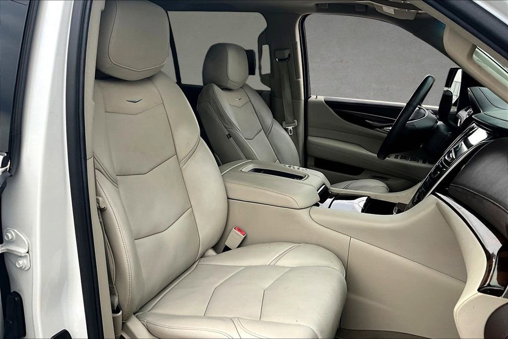 Used 2017 Cadillac Escalade ESV Luxury image 35