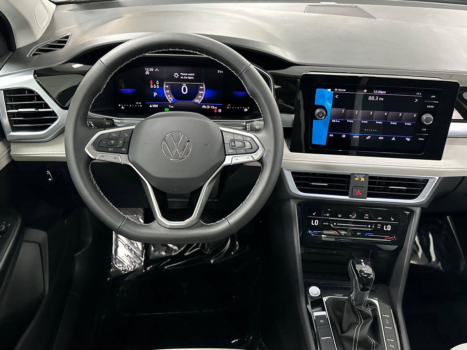 New 2027 Volkswagen Taos SE AWD/4WD image 13
