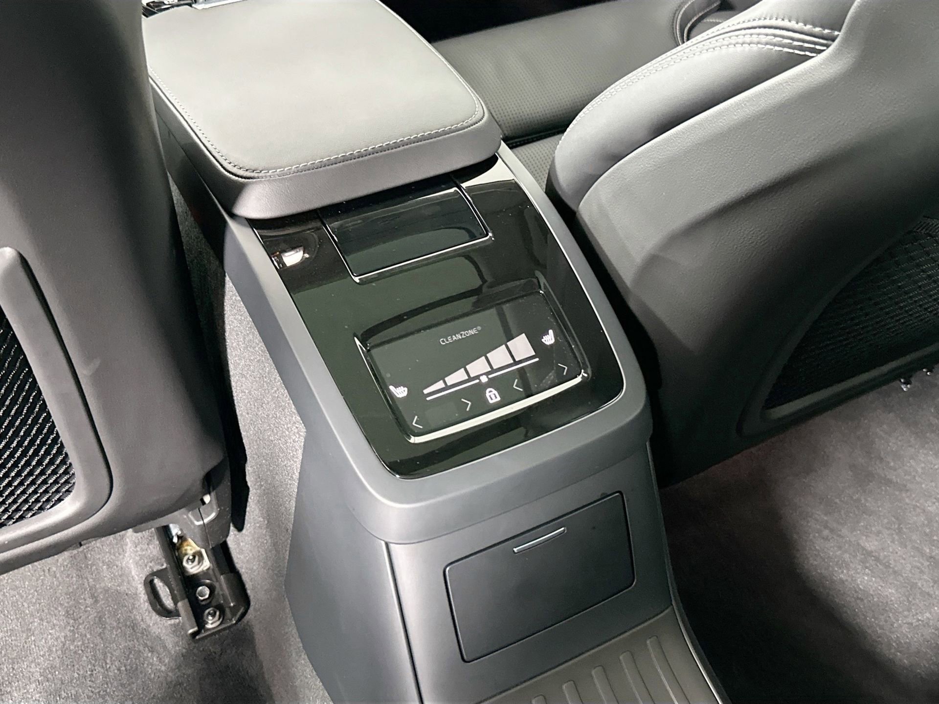 New 2025 Volvo S90 T8 Ultra image 29