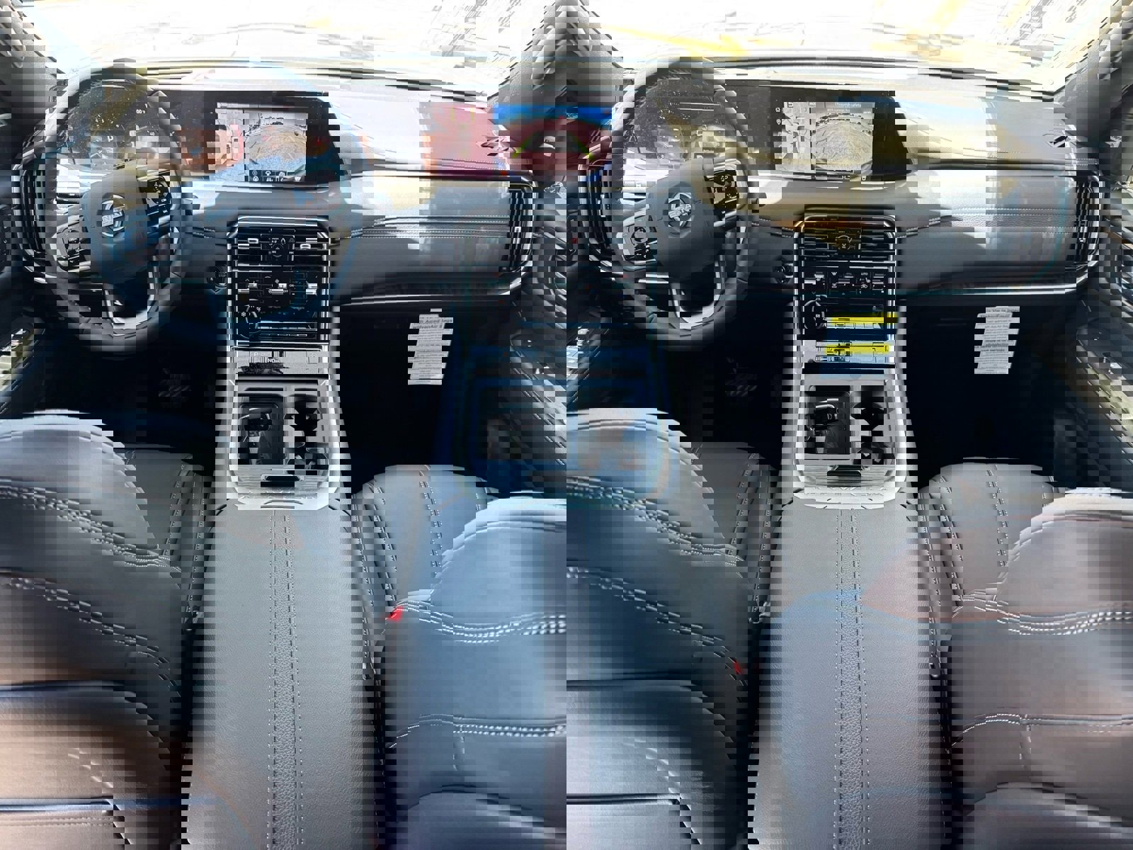 New 2025 Nissan Armada SL w/ Captain's Chari Seat Package image 23