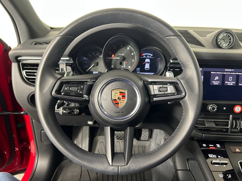 Certified 2025 Porsche Macan AWD/4WD image 16