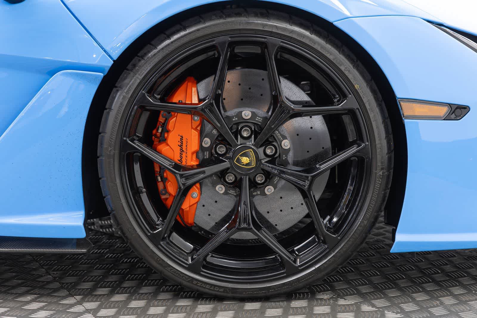 Used 2024 Lamborghini Revuelto AWD/4WD image 38