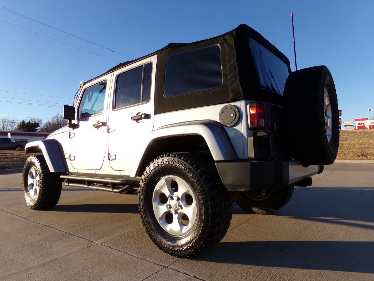 Used 2015 Jeep Wrangler Unlimited Sahara w/ Connectivity Group image 30