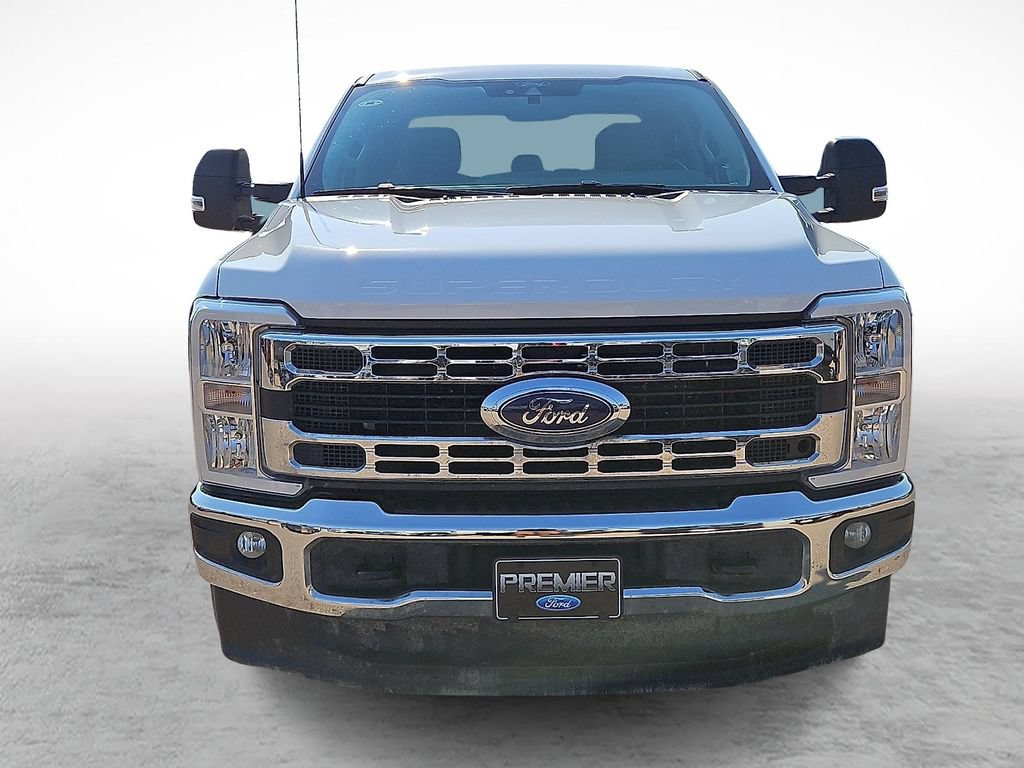 Used 2025 Ford F250 XLT w/ F-250 >10K GVWR Package AWD/4WD image 3