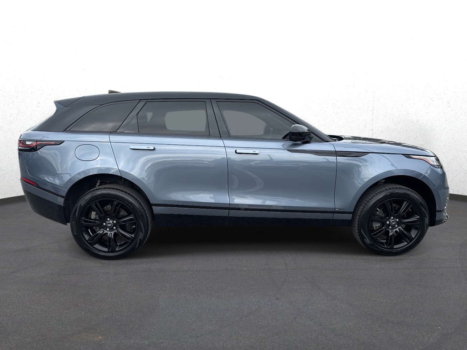 Used 2020 Land Rover Range Rover Velar R-Dynamic S image 2