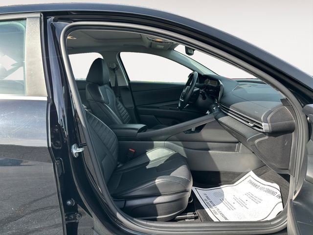 Used 2022 Hyundai Elantra Limited image 15