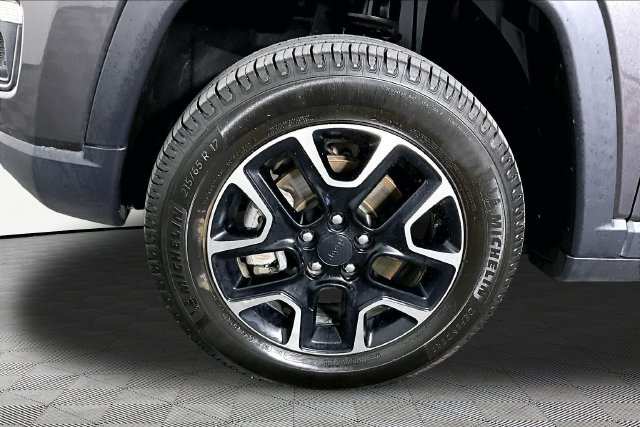 Used 2020 Jeep Compass Trailhawk AWD/4WD image 30