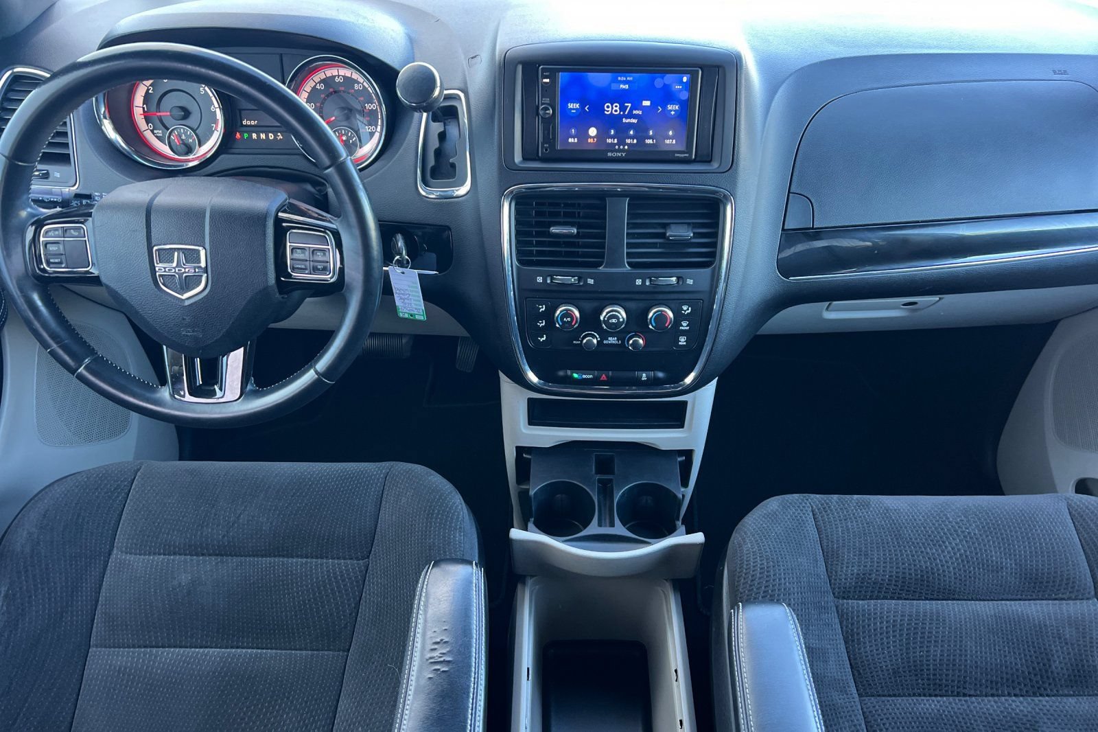 Used 2016 Dodge Grand Caravan SE FWD image 10