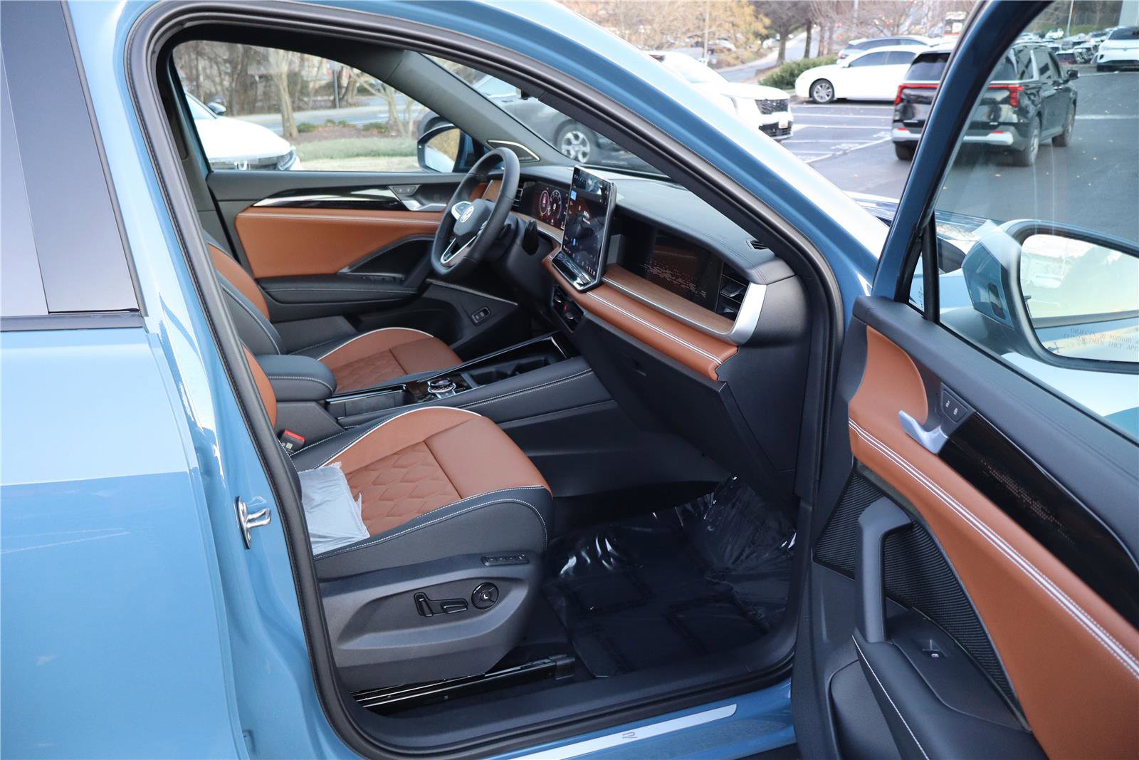 New 2026 Volkswagen Tiguan SEL R-Line image 28