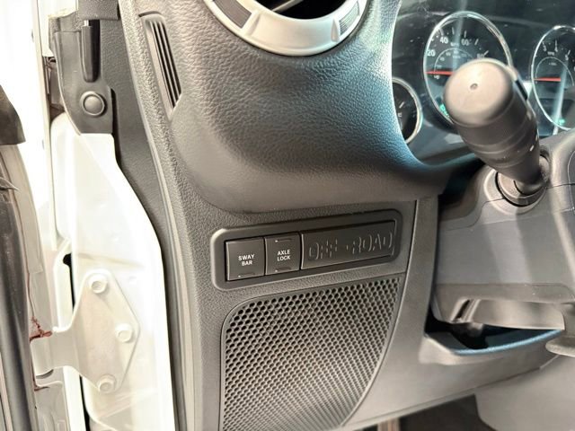 Used 2018 Jeep Wrangler Unlimited Rubicon w/ Connectivity Group AWD/4WD image 13