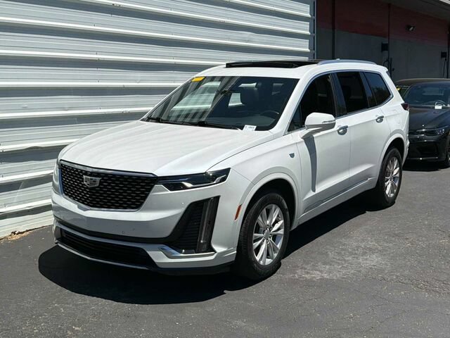Used 2022 Cadillac XT6 Luxury FWD image 2