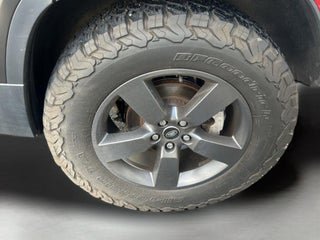 Used 2023 Land Rover Defender 110 S AWD/4WD image 28