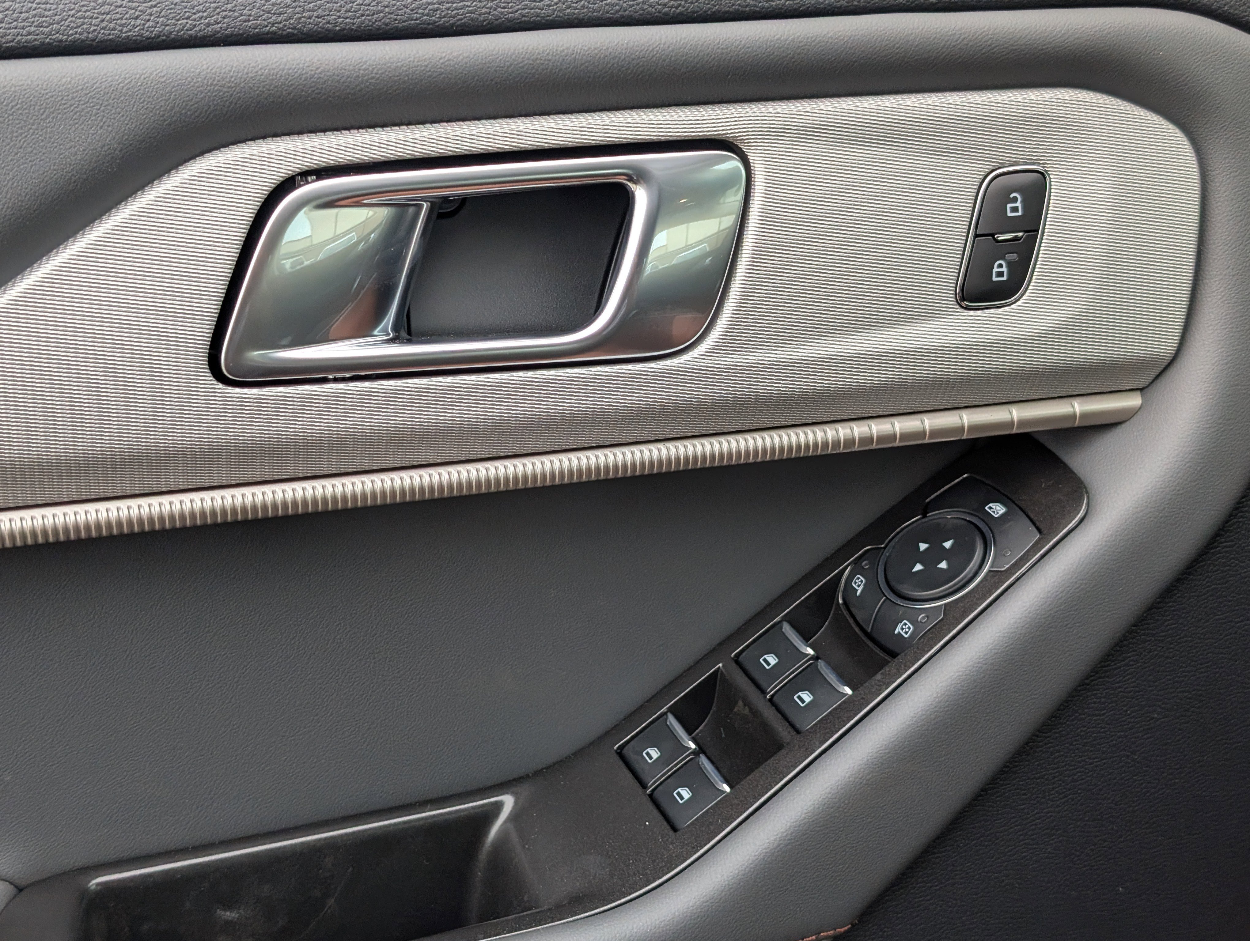 New 2026 Ford Explorer Active RWD image 21
